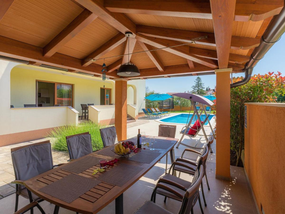 Holiday Home Linden Tree By Interhome Пула Екстериор снимка