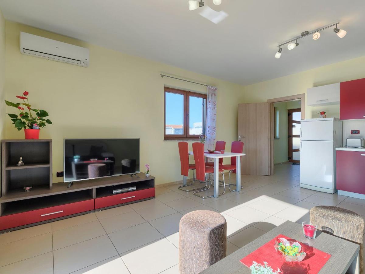 Holiday Home Linden Tree By Interhome Пула Екстериор снимка