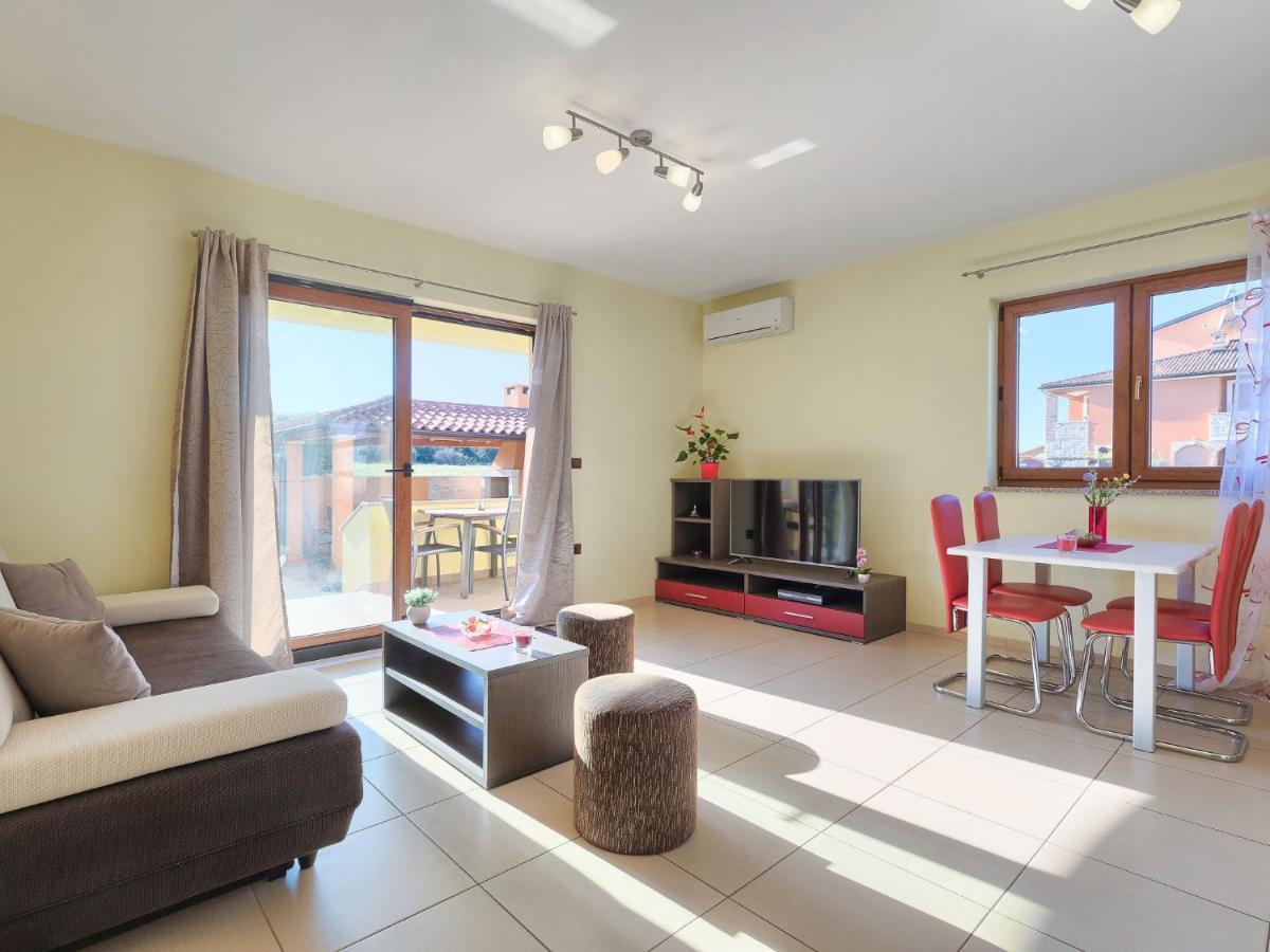 Holiday Home Linden Tree By Interhome Пула Екстериор снимка