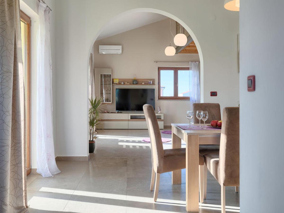 Holiday Home Linden Tree By Interhome Пула Екстериор снимка