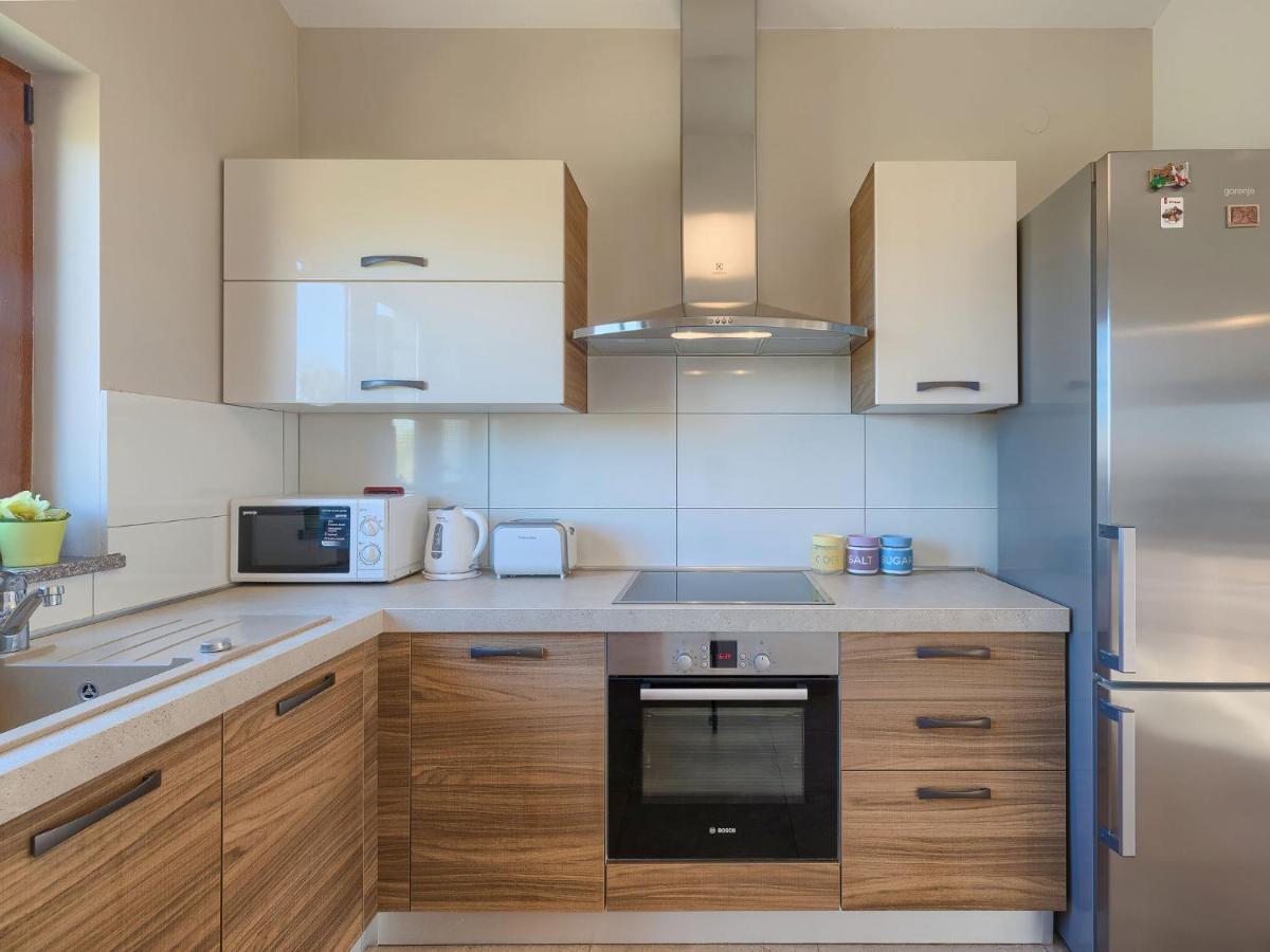 Holiday Home Linden Tree By Interhome Пула Екстериор снимка