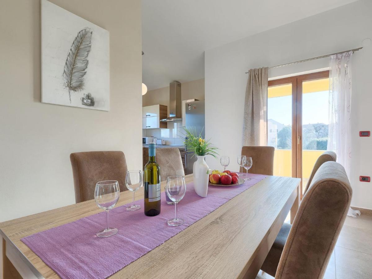 Holiday Home Linden Tree By Interhome Пула Екстериор снимка